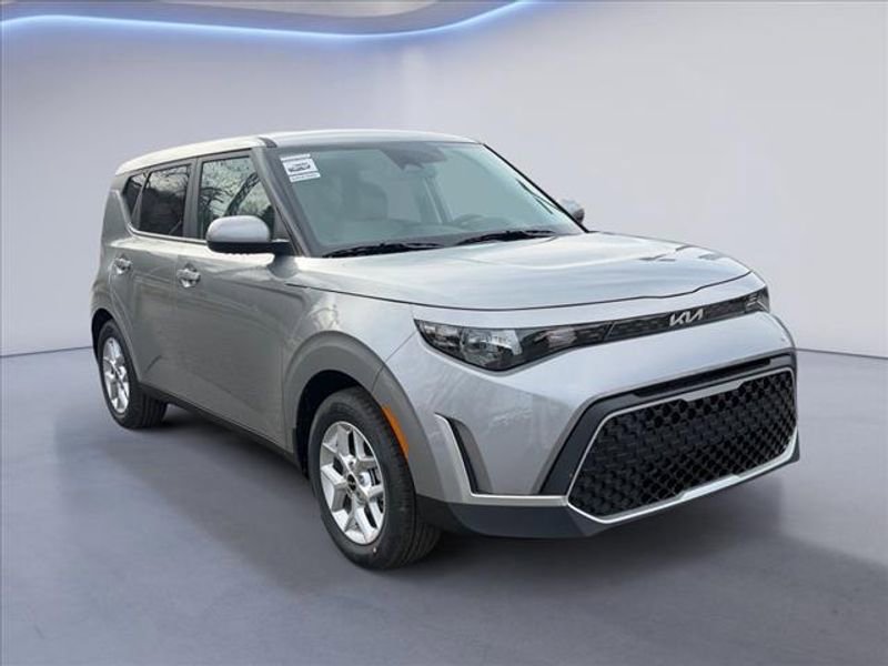 New 2025 Kia Soul LX