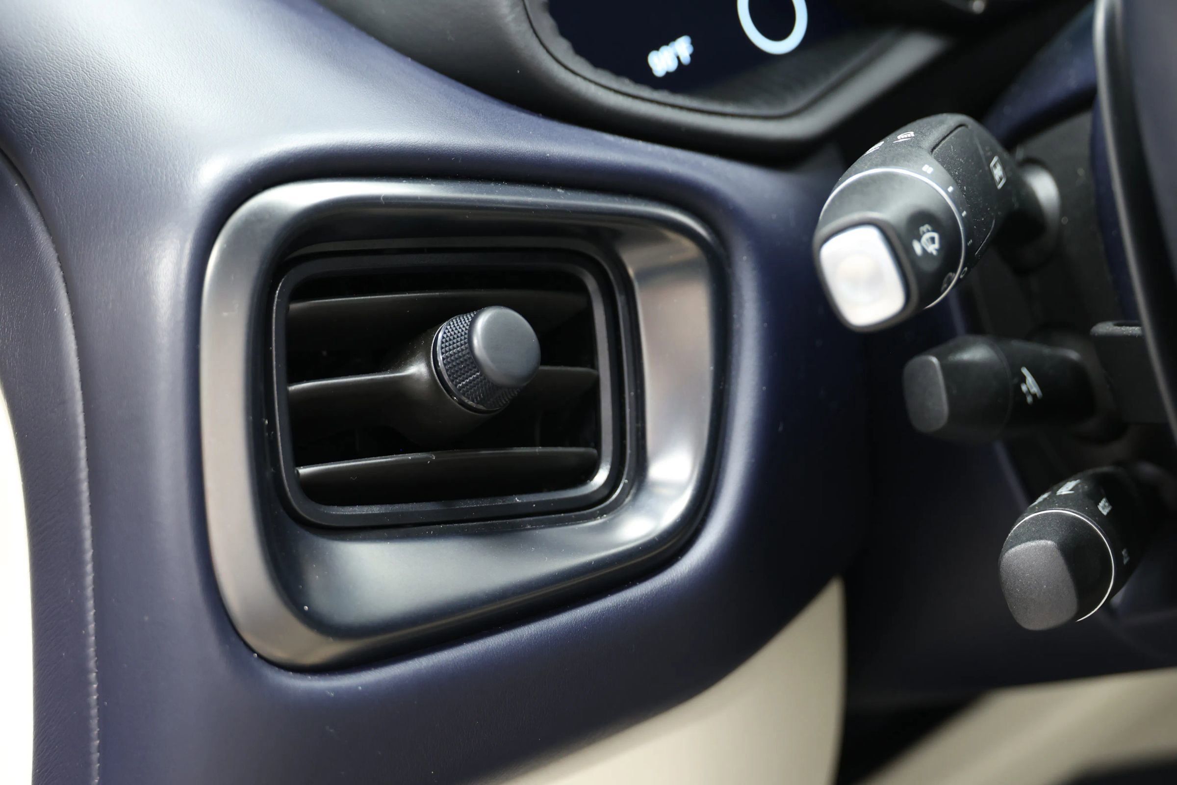 Used 2019 Aston Martin DB11 Coupe RWD image 29