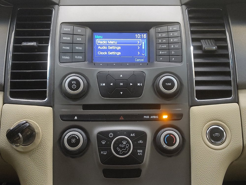 Used 2017 Ford Taurus SE FWD image 25