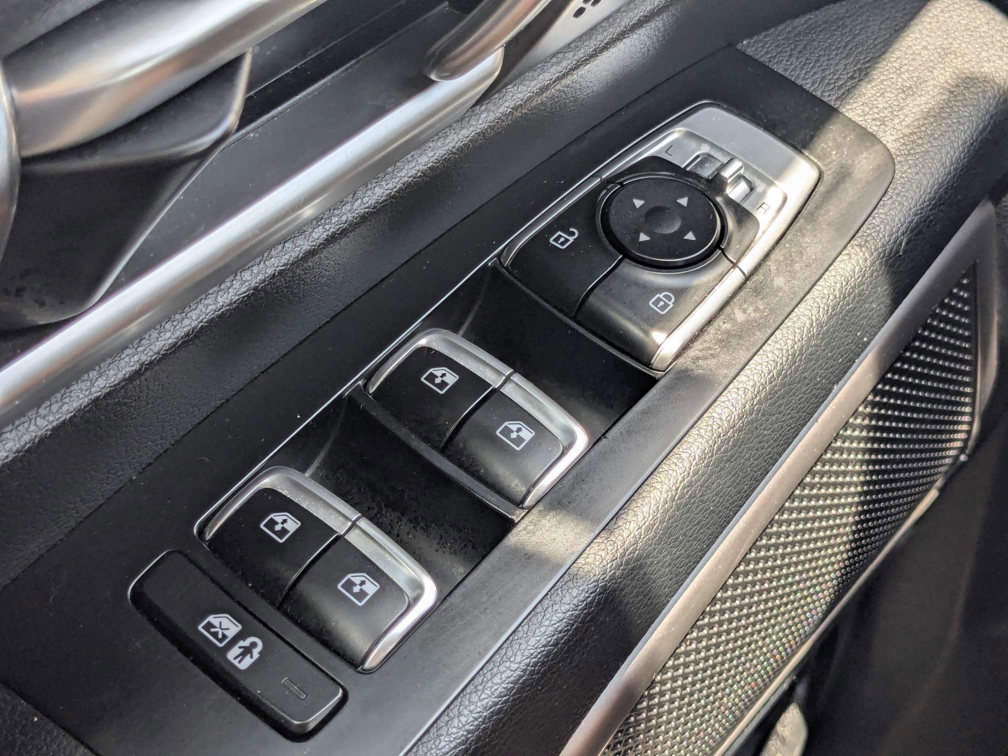 Used 2024 Kia Telluride S FWD image 32