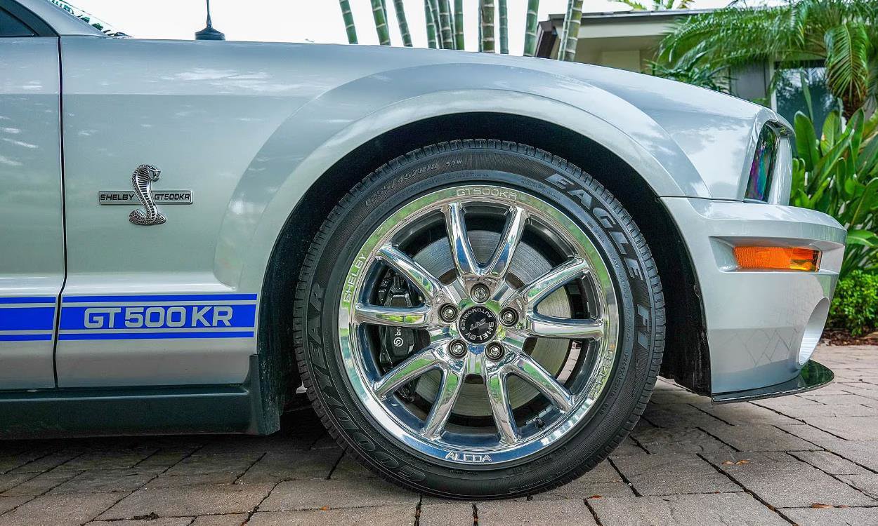 Used 2009 Ford Mustang Shelby GT500 RWD image 3
