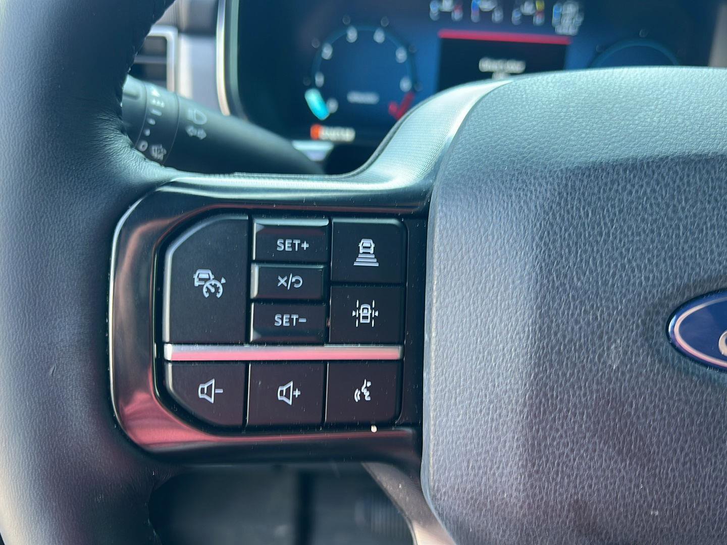 Certified 2024 Ford F150 Platinum w/ FX4 Off-Road Package AWD/4WD image 22