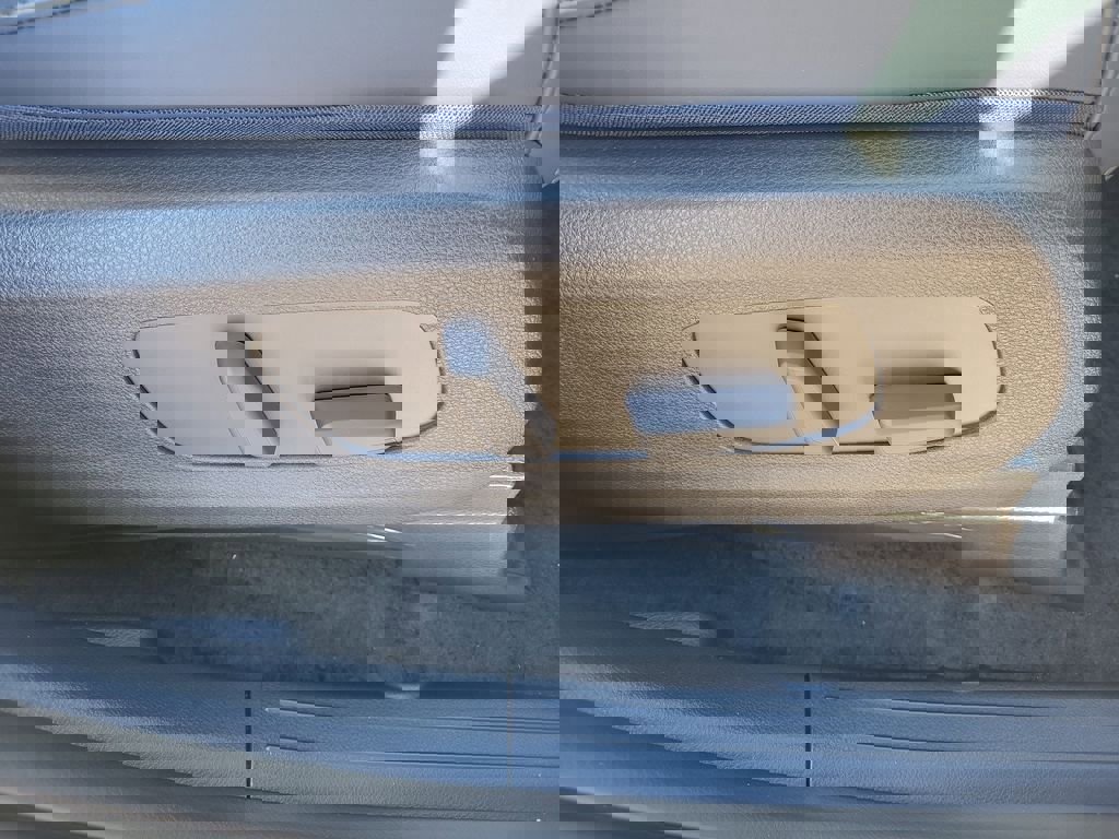 New 2026 Kia Carnival EX FWD image 9