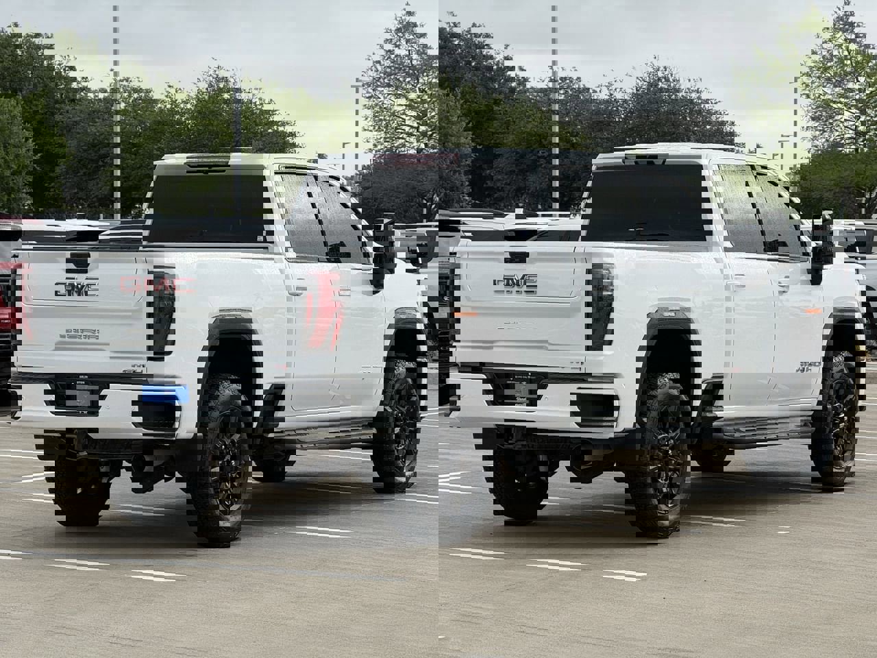 Used 2024 GMC Sierra 2500 AT4 AWD/4WD image 4