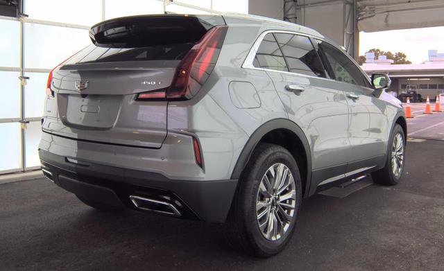 Used 2024 Cadillac XT4 Premium Luxury image 4