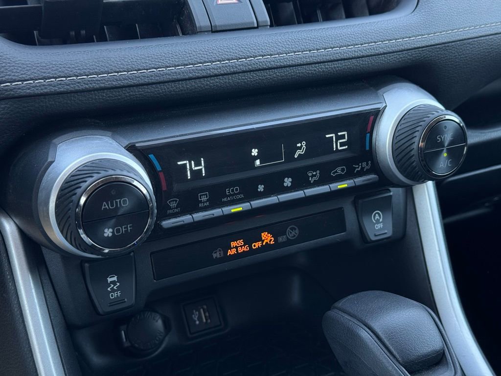 Used 2024 Toyota RAV4 XLE FWD image 31