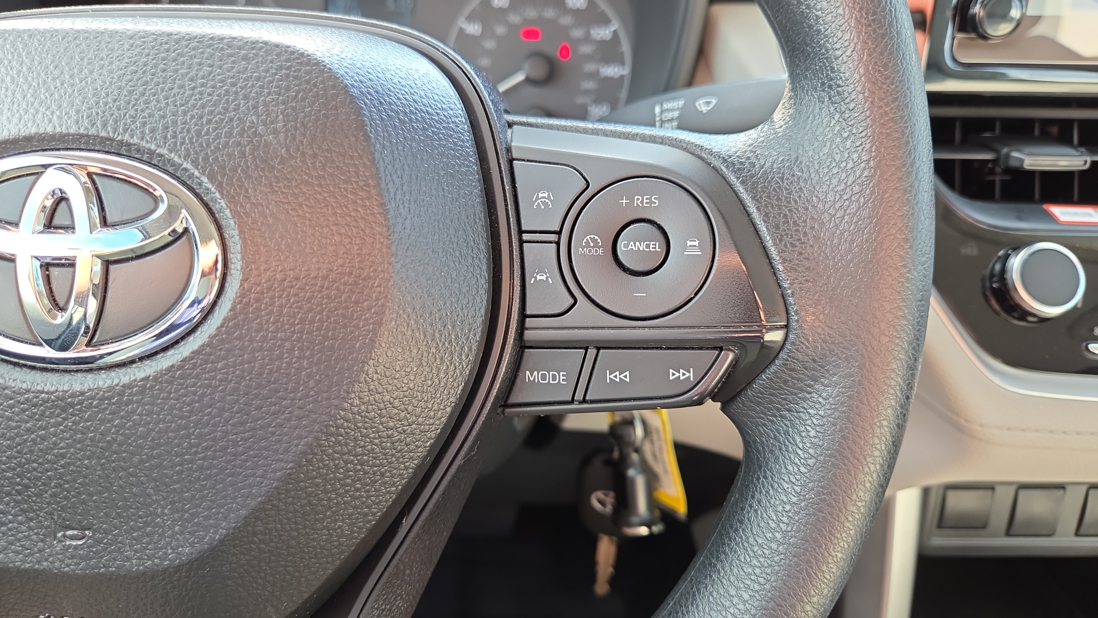 Certified 2025 Toyota Corolla Cross L FWD image 25