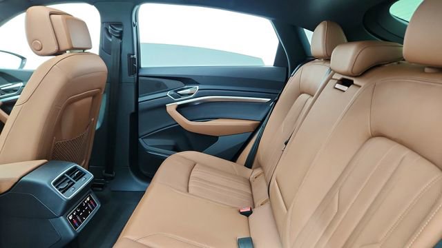 Used 2024 Audi Q8 e-tron Premium Plus w/ Premium Plus Package image 28