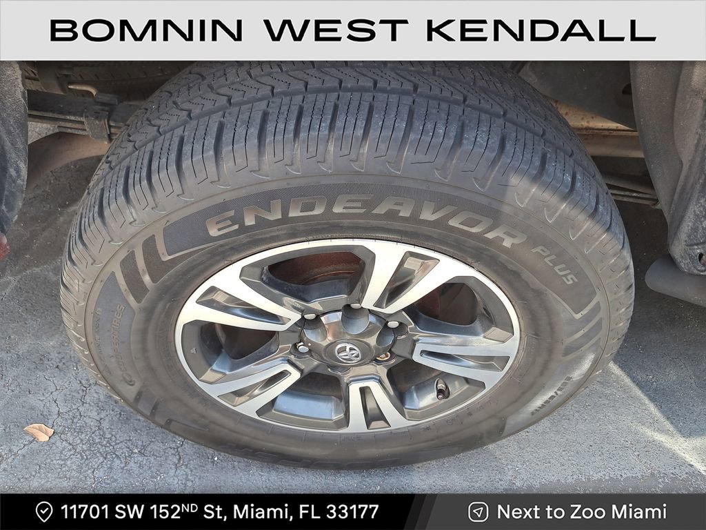 Used 2017 Toyota Tacoma SR image 5