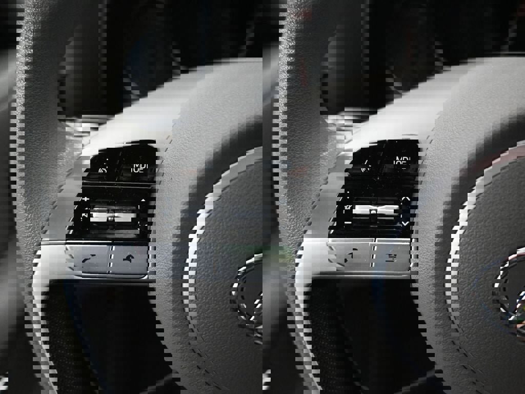 Certified 2021 Hyundai Elantra SE image 19