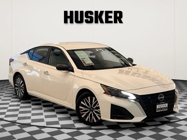 Used 2025 Nissan Altima 2.5 SV FWD image 1