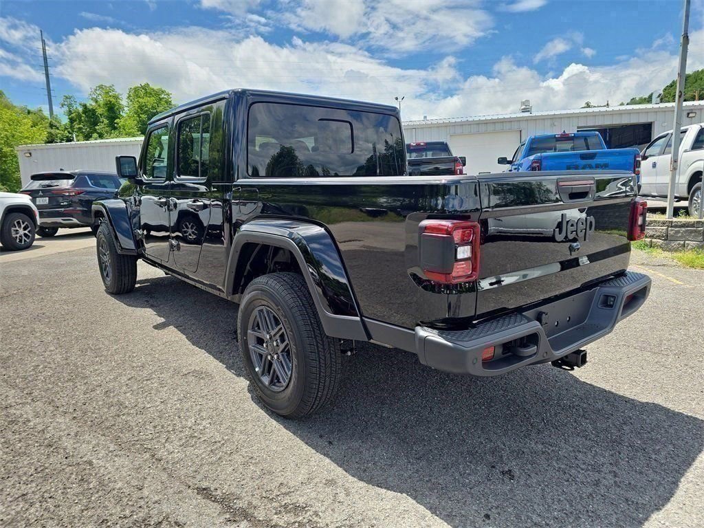 New 2025 Jeep Gladiator Sport image 6