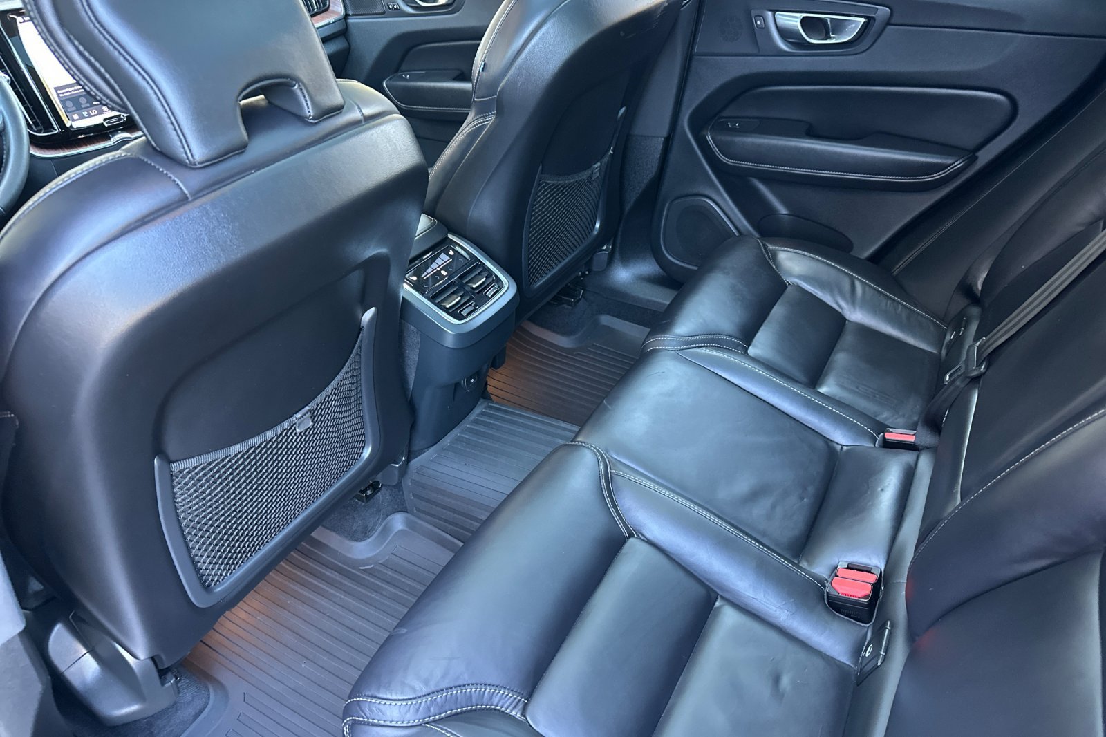 Certified 2023 Volvo XC60 B5 Ultimate w/ Climate Package FWD image 13