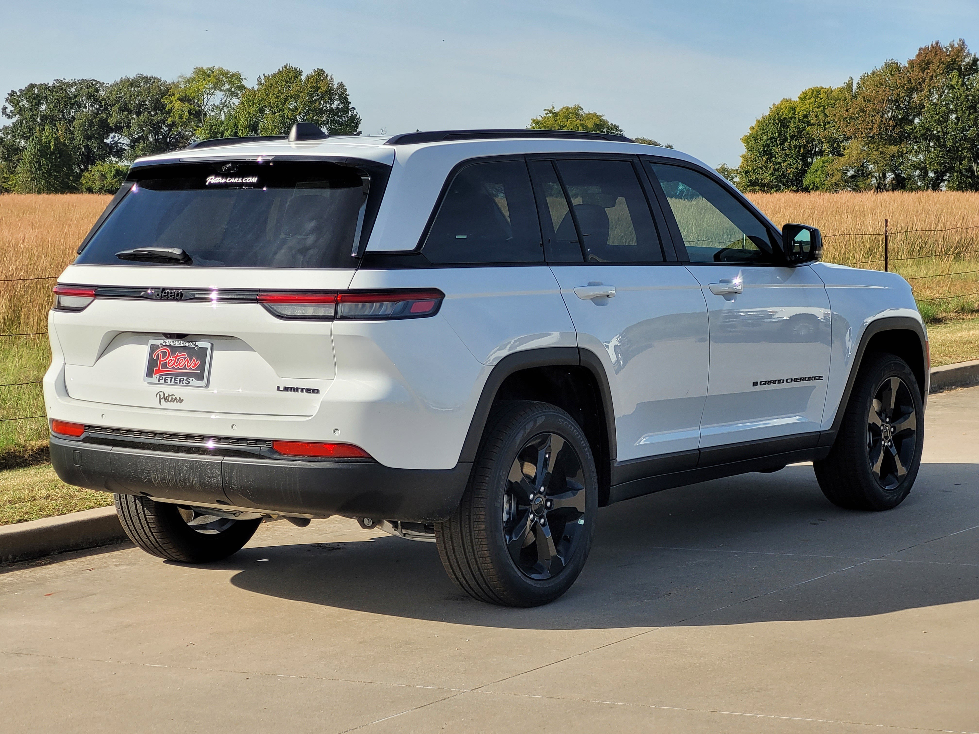 New 2025 Jeep Grand Cherokee Limited w/ Luxury Tech Group II RWD image 3