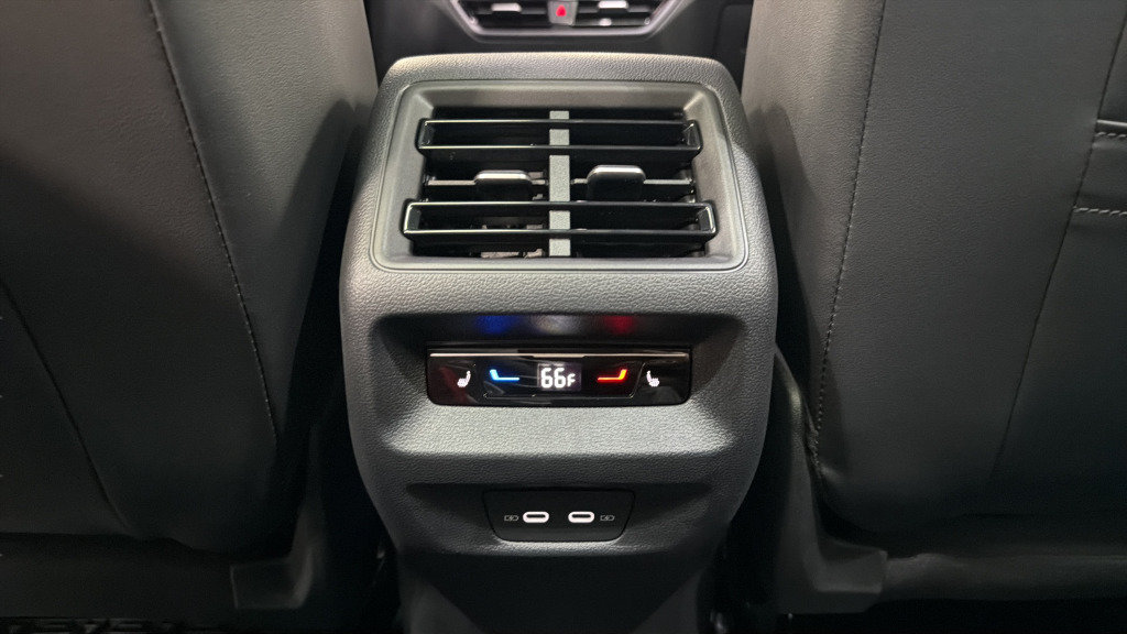 New 2026 Volkswagen Tiguan SEL R-Line AWD/4WD image 32