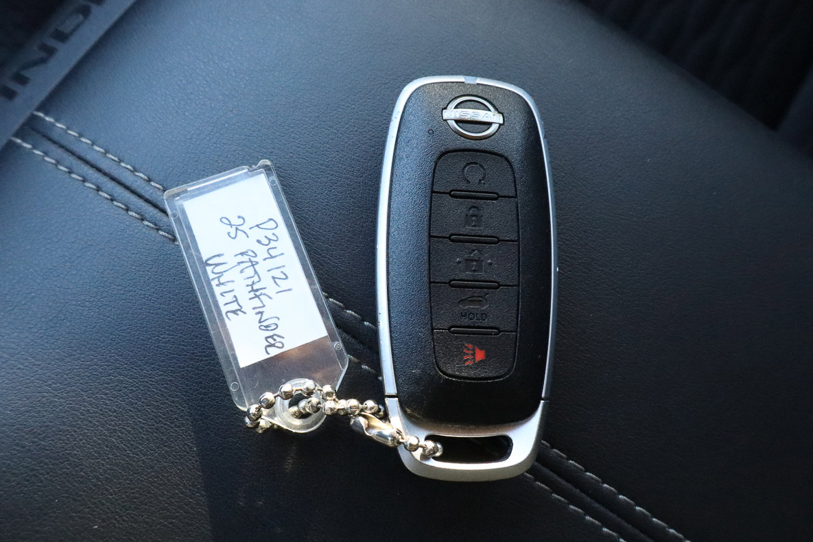 Used 2025 Nissan Pathfinder SV image 30