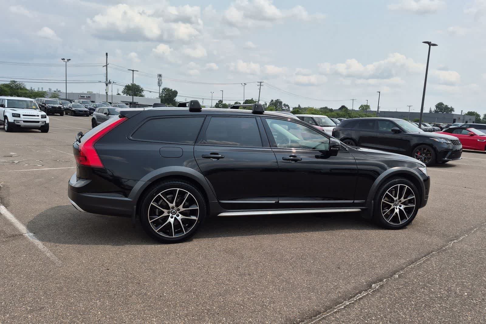 Used 2019 Volvo V90 T6 Cross Country AWD/4WD image 7