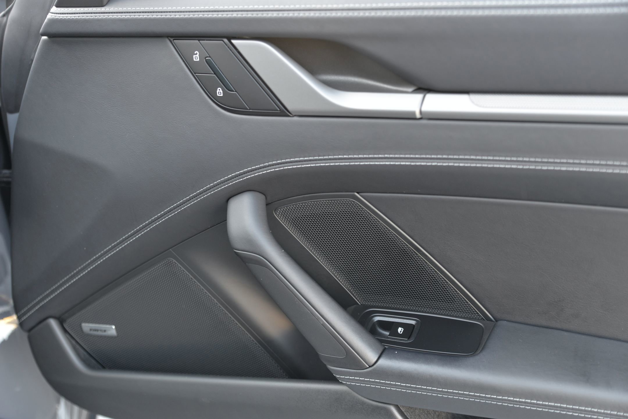 Certified 2025 Porsche 911 Carrera image 12