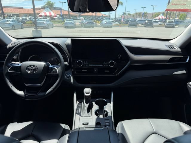 Used 2023 Toyota Highlander XLE FWD image 17