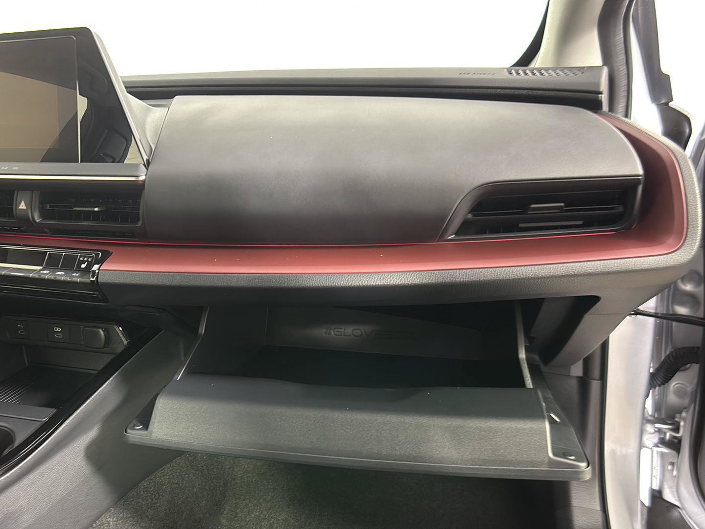 Used 2025 Toyota Prius Plug-In Hybrid FWD image 26