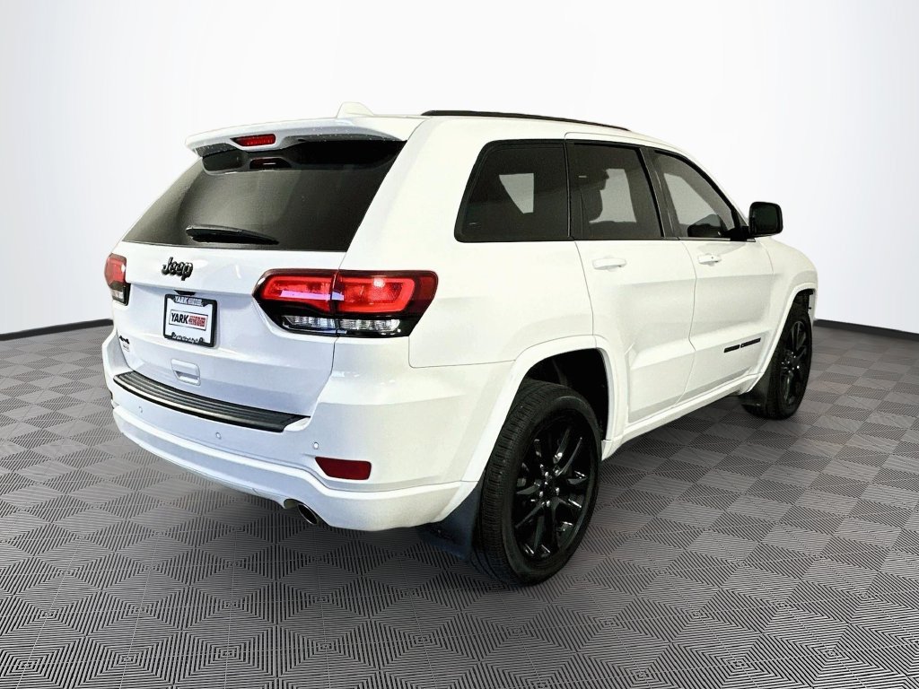 Certified 2020 Jeep Grand Cherokee Altitude AWD/4WD image 11