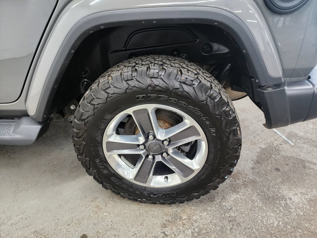 Used 2020 Jeep Wrangler Unlimited Sahara w/ Uconnect 4C Nav & Sound Group AWD/4WD image 35