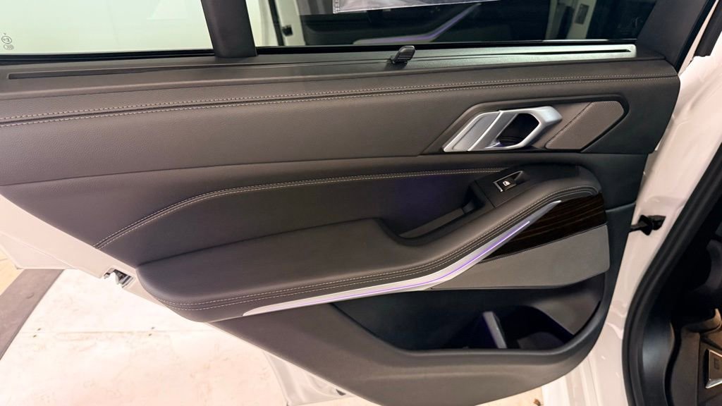 Used 2020 BMW X5 M50i w/ Executive Package image 13