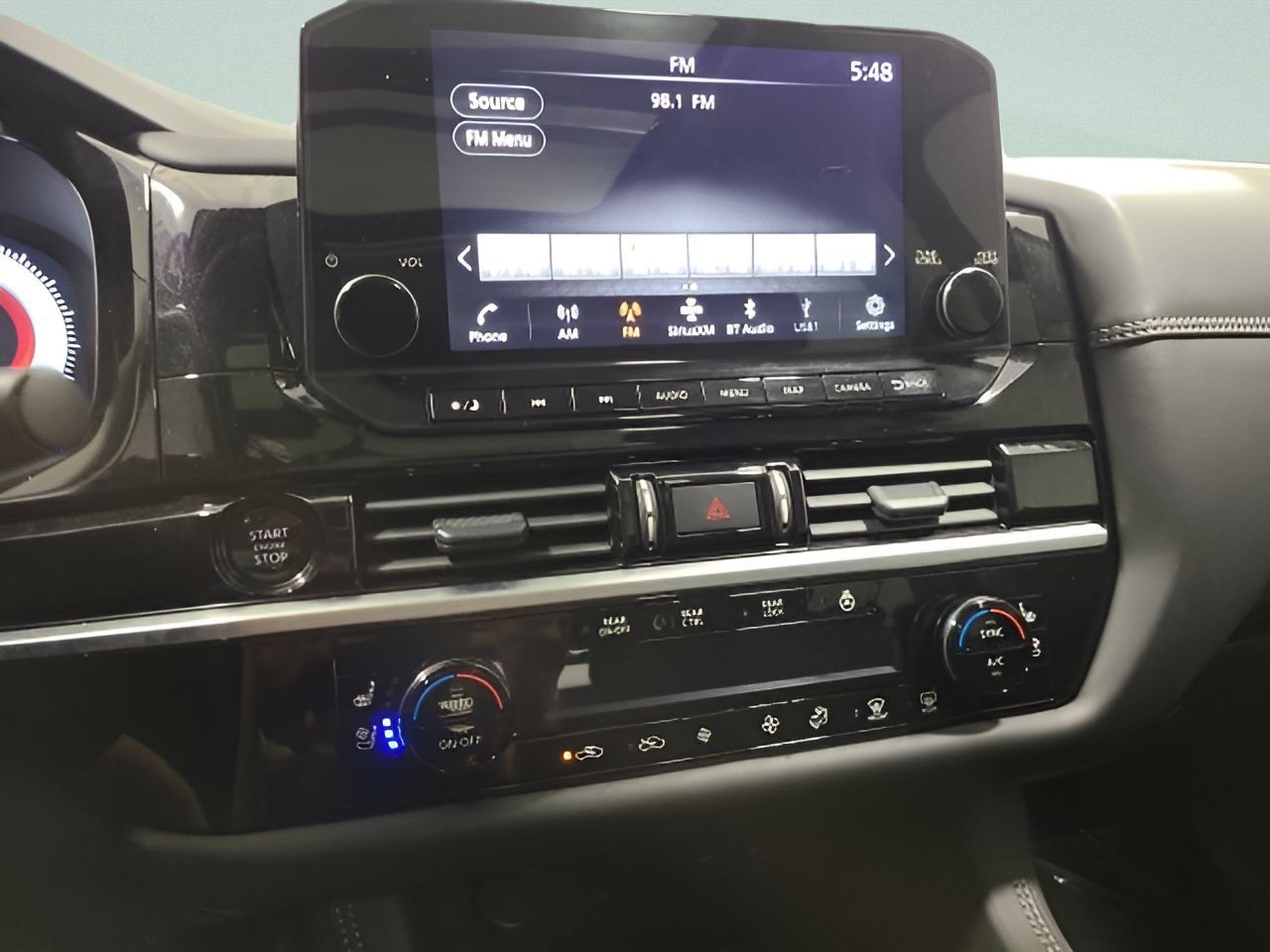 Used 2025 Nissan Pathfinder Platinum AWD/4WD image 32