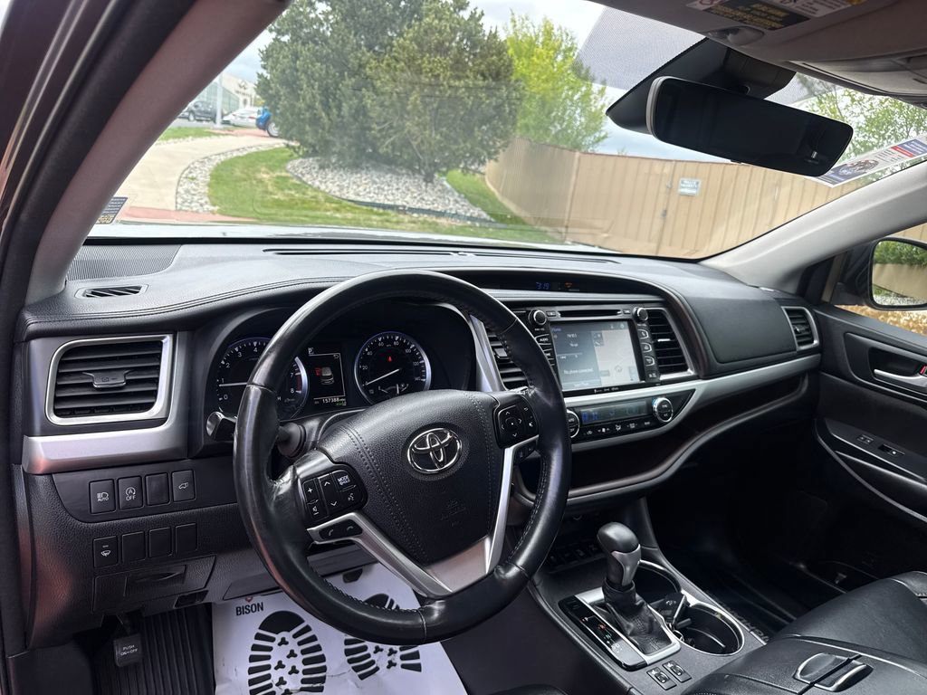 Used 2017 Toyota Highlander XLE AWD/4WD image 13