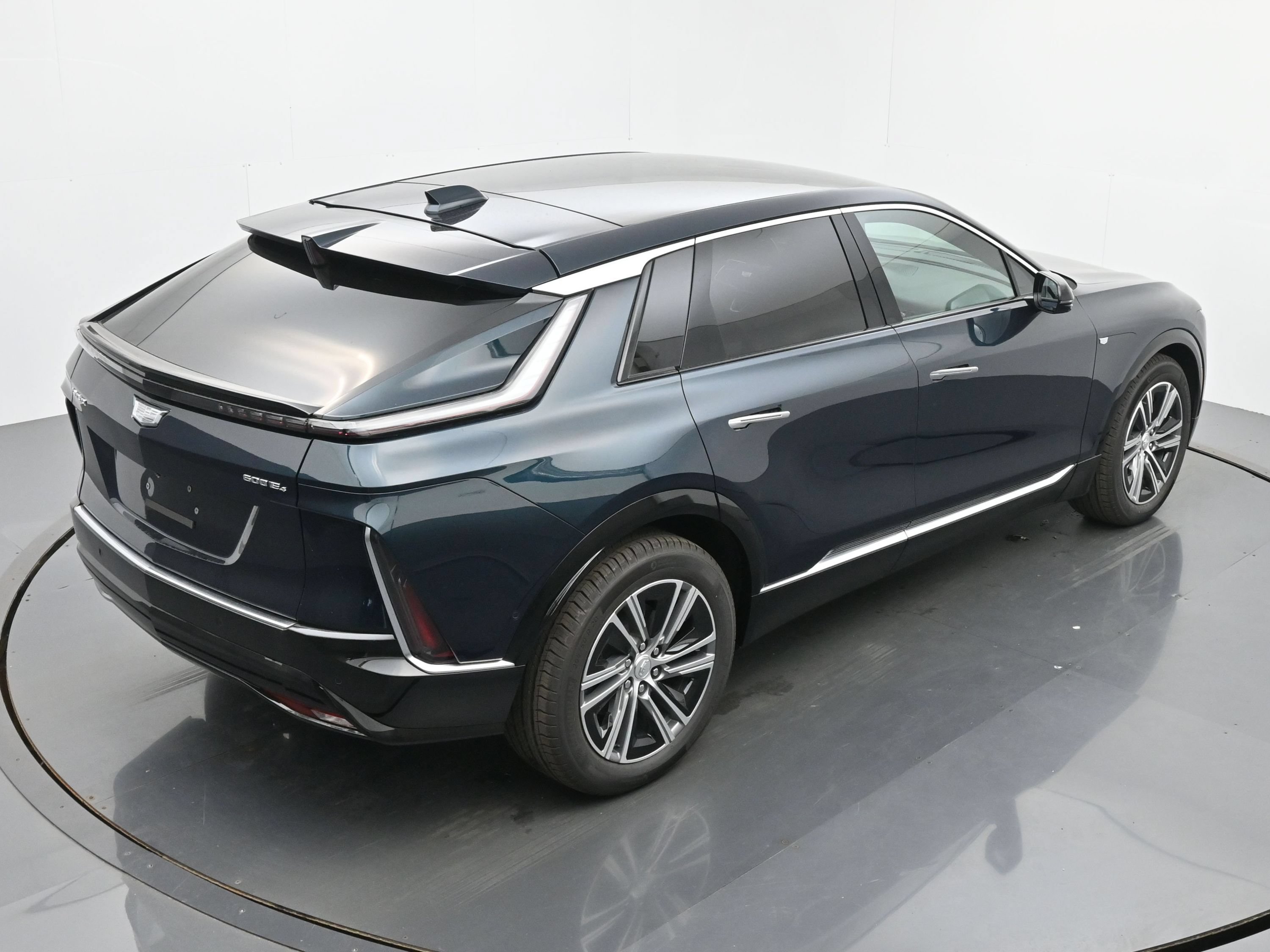 New 2026 Cadillac Lyriq Luxury w/ LPO, Floor Liner Package AWD/4WD image 27