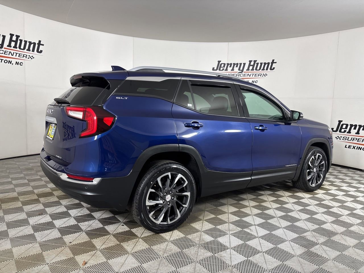 Used 2022 GMC Terrain SLT w/ LPO, Floor Liner Package image 5