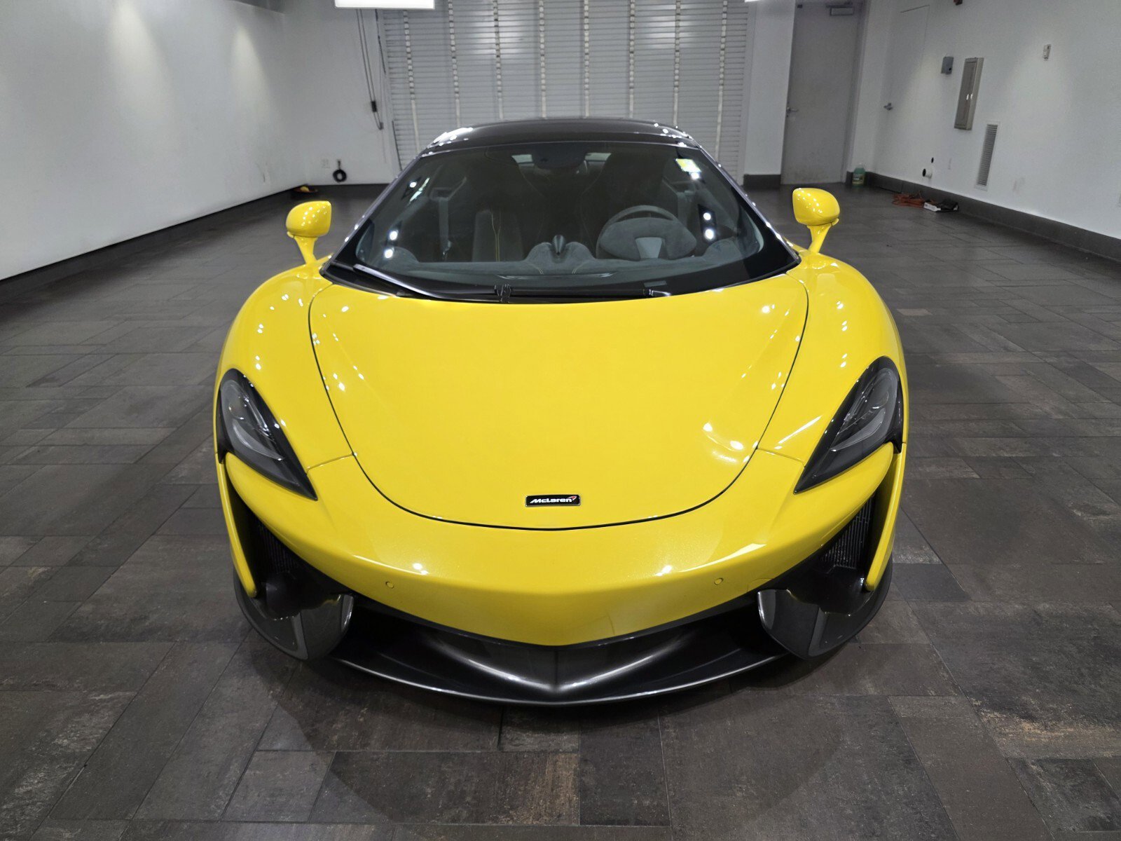 Used 2018 McLaren 570S Spider image 28