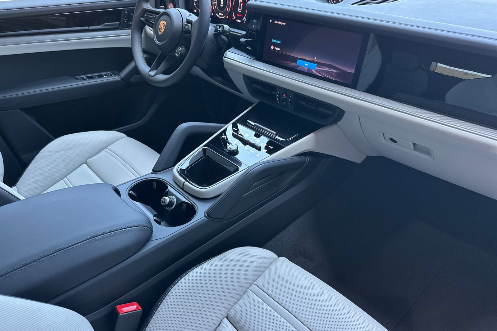 New 2026 Porsche Cayenne Coupe AWD/4WD image 18