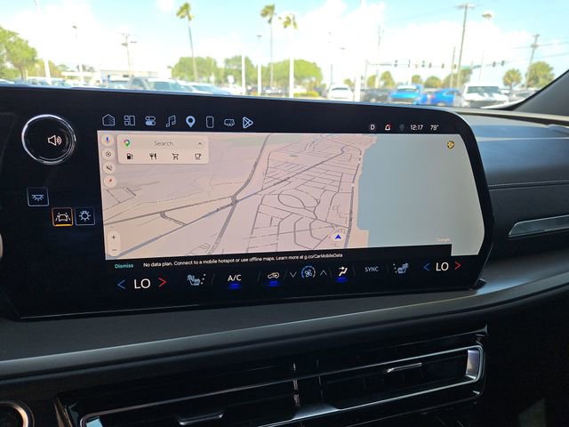 Used 2025 Chevrolet Traverse LT w/ Driver Confidence Package image 28