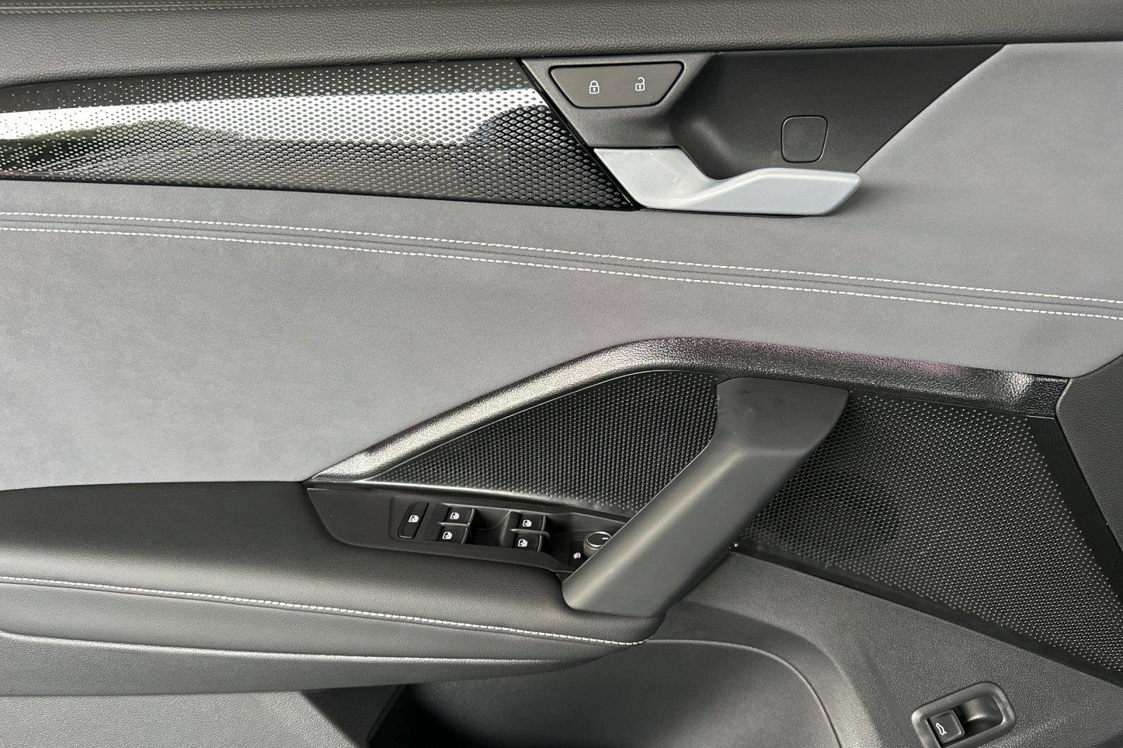 New 2026 Volkswagen Tiguan SE R-Line image 10