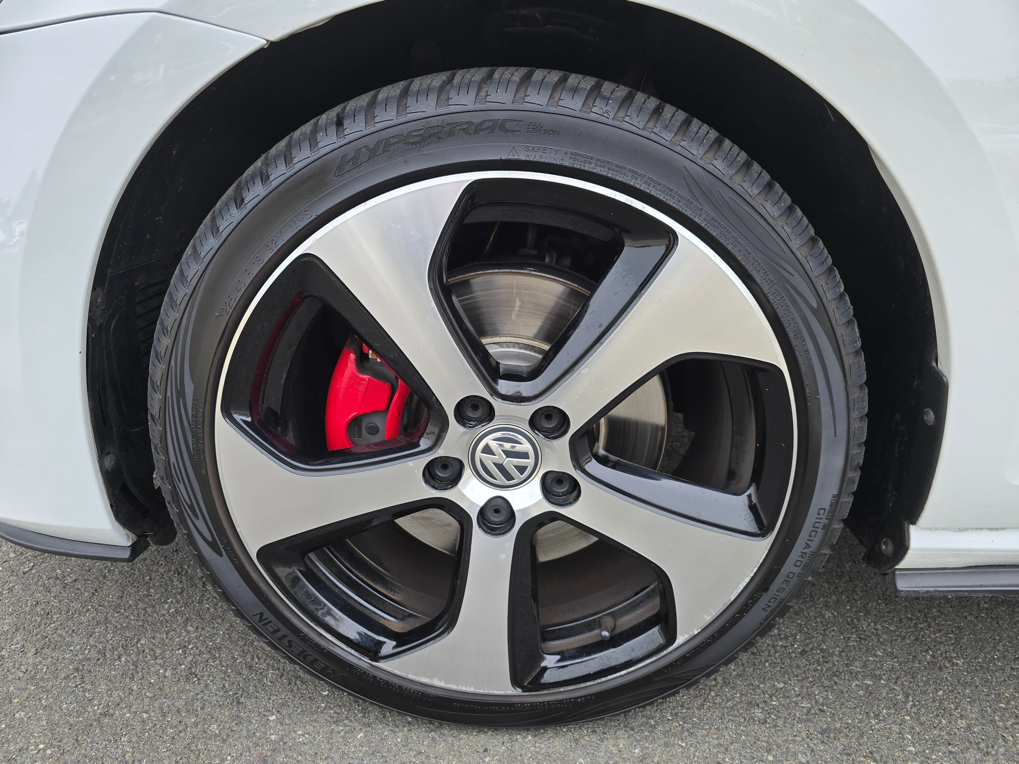 Used 2015 Volkswagen GTI SE FWD image 12