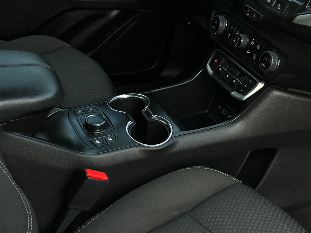 Used 2023 GMC Terrain SLE w/ Driver Convenience Package image 11