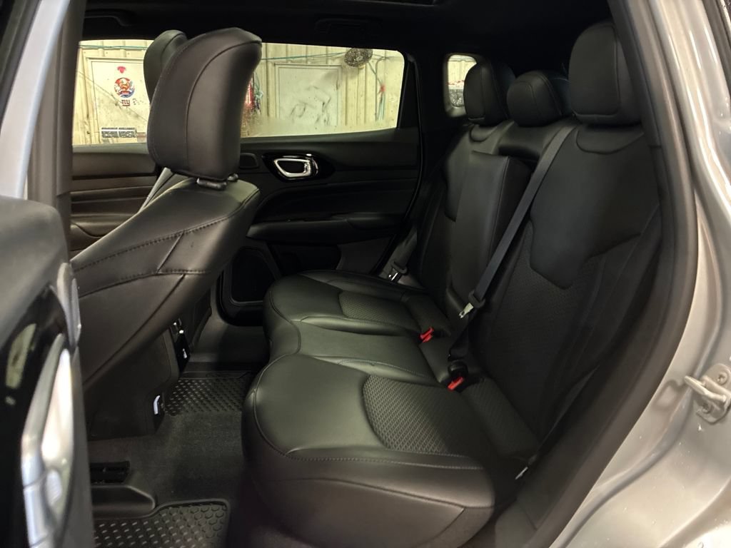 New 2025 Jeep Compass Latitude w/ Sun & Sound Group AWD/4WD image 25