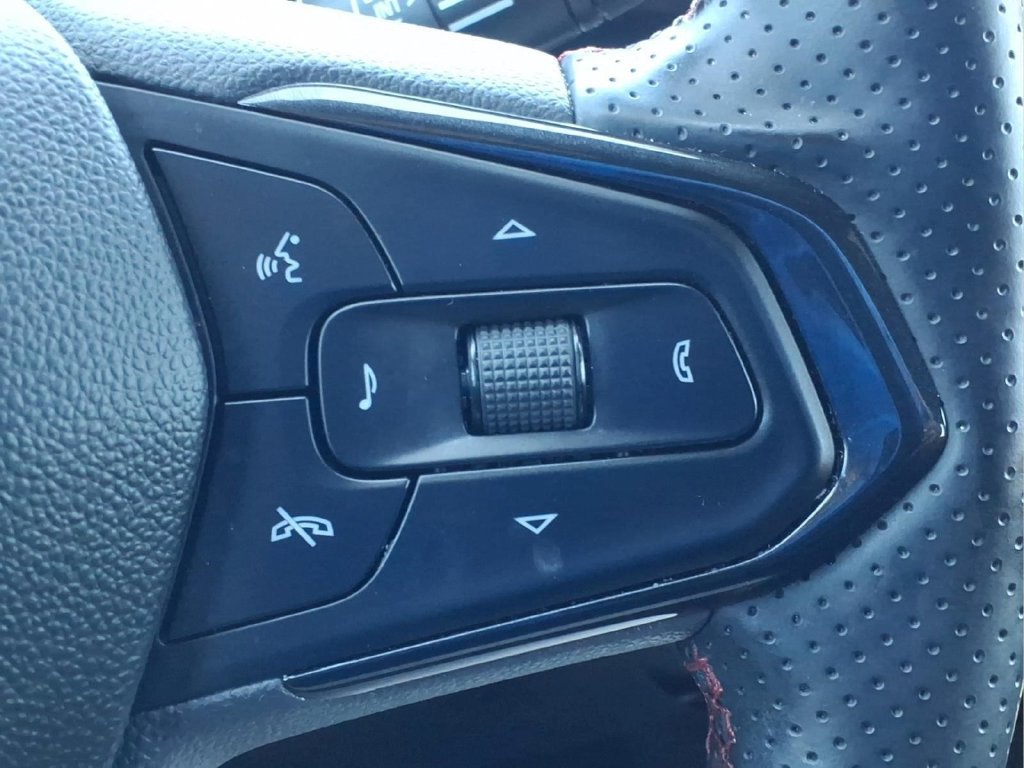Used 2025 Chevrolet Trax RS w/ Sunroof Package FWD image 25
