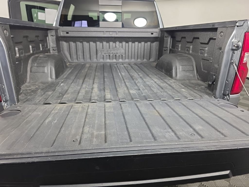 Used 2021 Chevrolet Silverado 1500 High Country w/ Technology Package AWD/4WD image 36