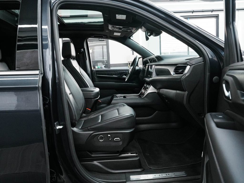 Used 2023 GMC Yukon Denali AWD/4WD image 38