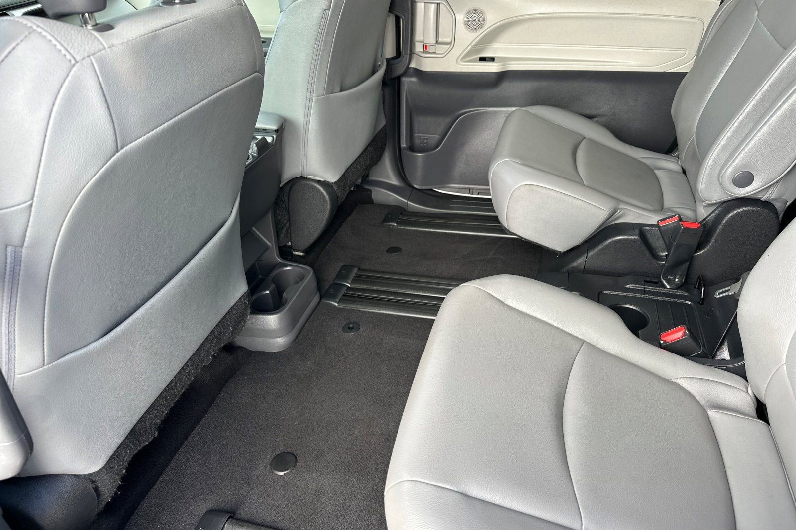Certified 2022 Toyota Sienna XLE image 12