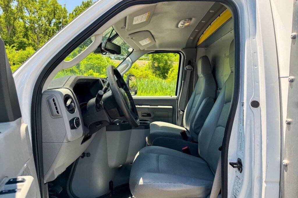 Used 2024 Ford E-350 and Econoline 350 Super Duty w/ Driver's Safety Package RWD image 11