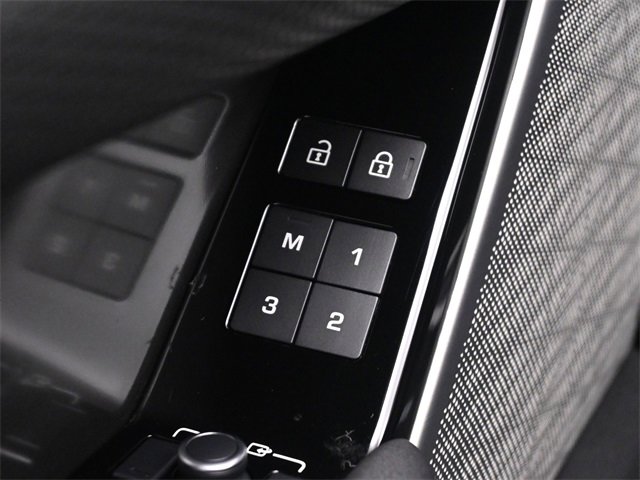 Used 2022 Land Rover Range Rover Velar S image 37