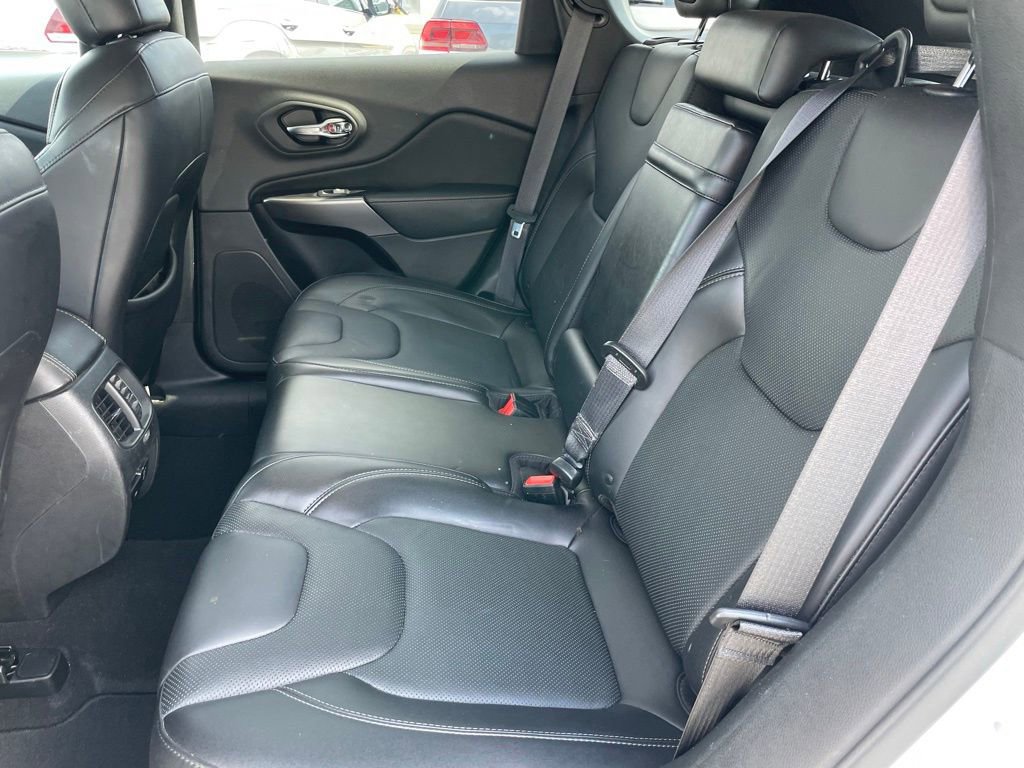 Used 2019 Jeep Cherokee Limited image 7