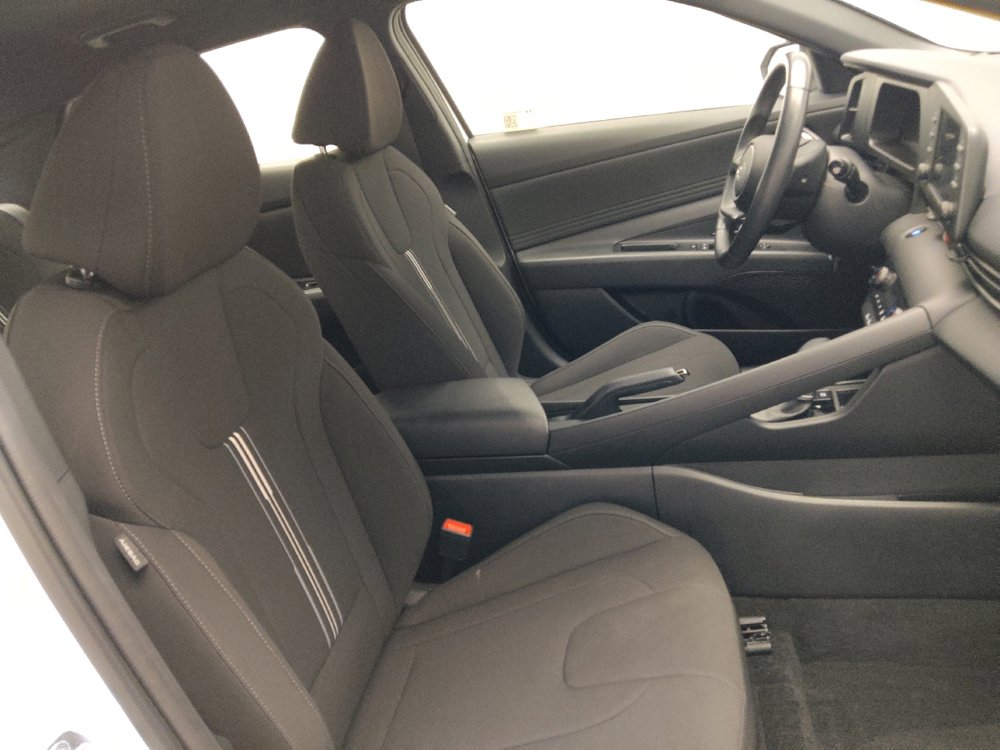 Used 2025 Hyundai Elantra Sport image 21