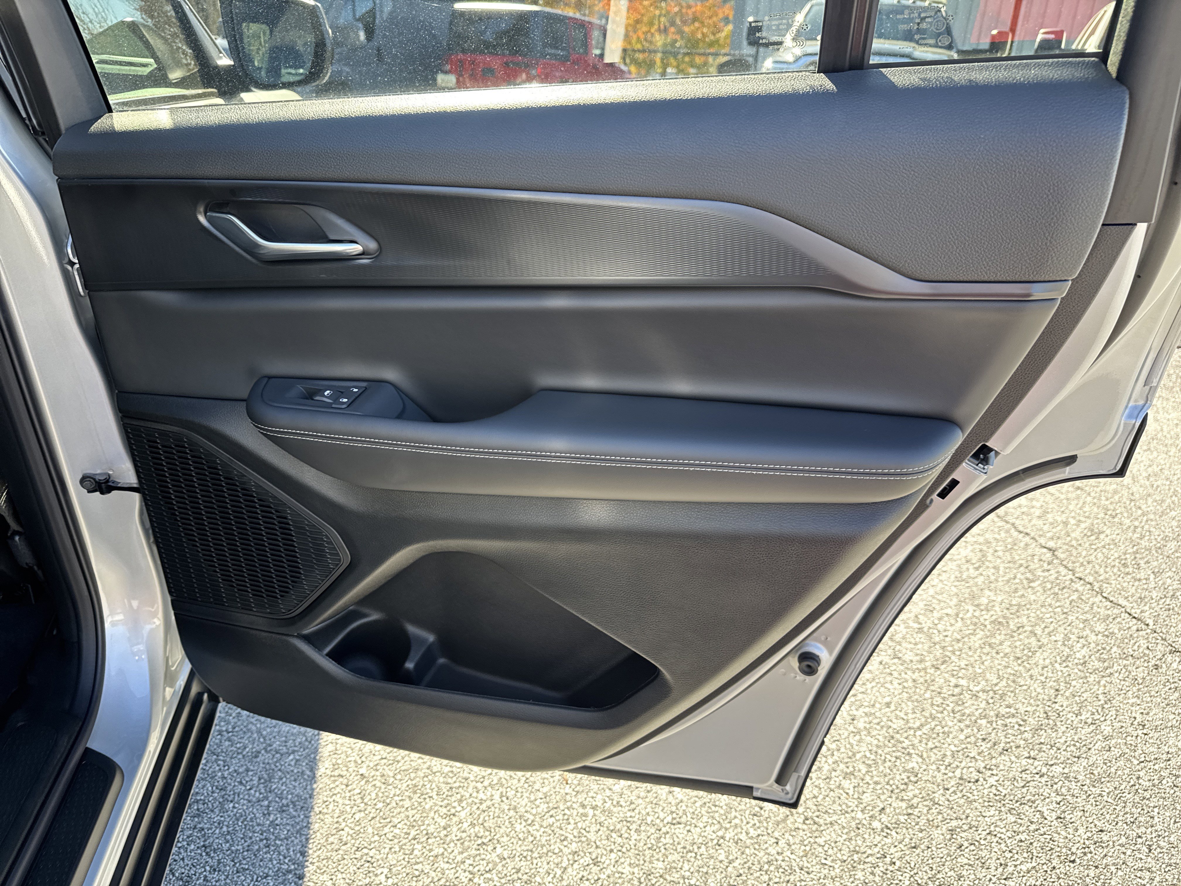 New 2025 Jeep Grand Cherokee L Laredo w/ Luxury Tech Group I image 23