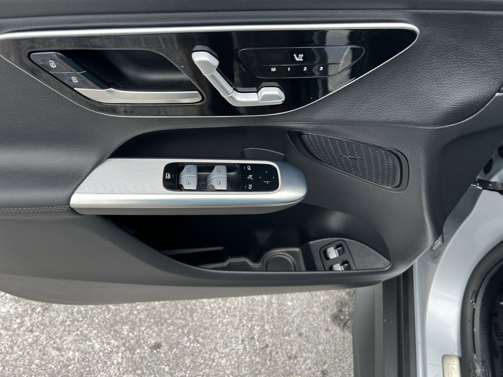 Used 2025 Mercedes-Benz GLC 350e 4MATIC image 14