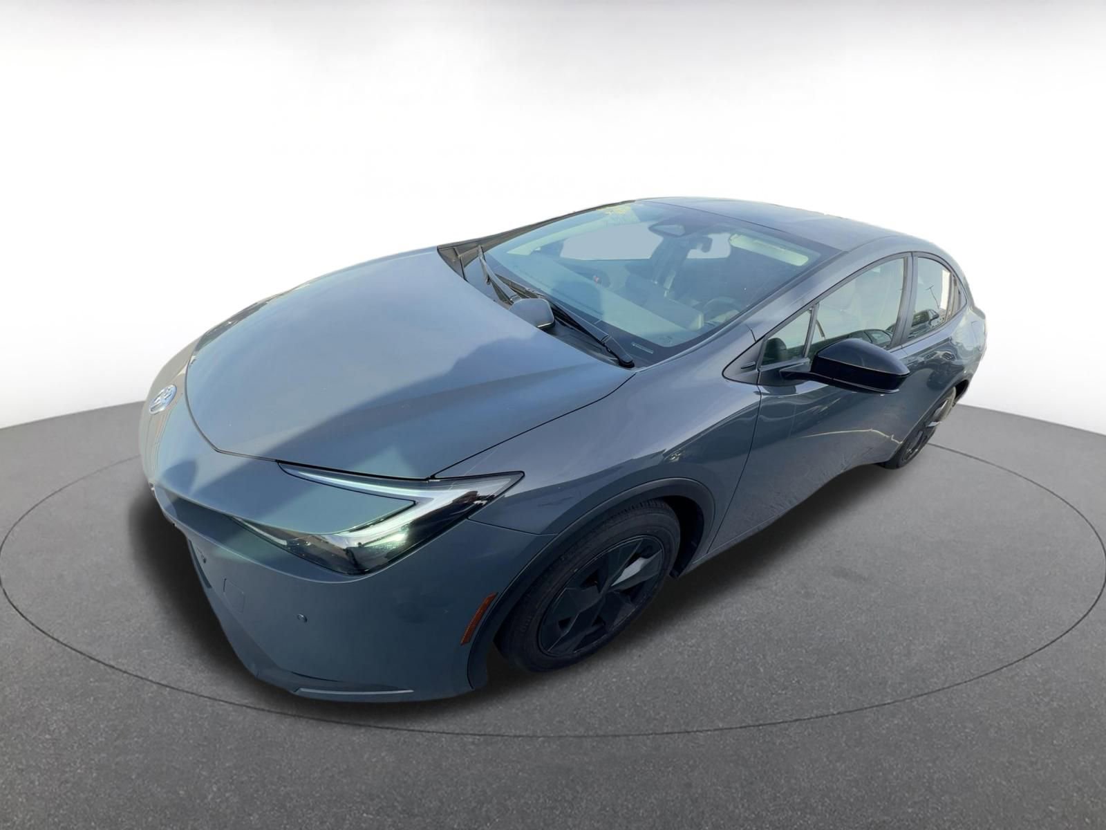 Used 2025 Toyota Prius LE image 3