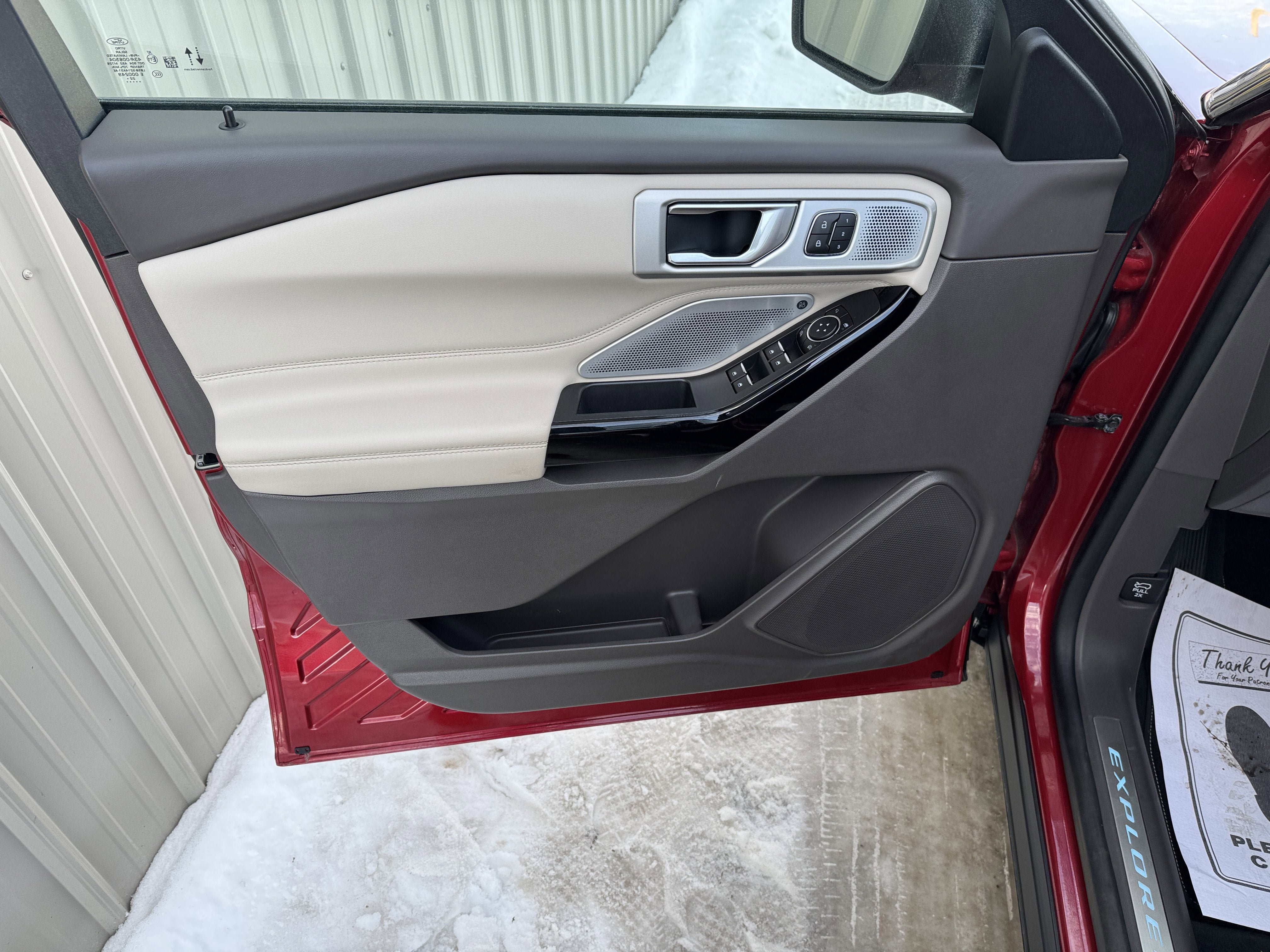 Used 2023 Ford Explorer Platinum w/ Premium Technology Package AWD/4WD image 7